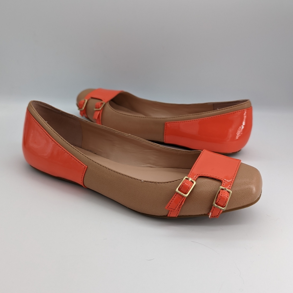 Adorable camel and coral 8.5B flats!